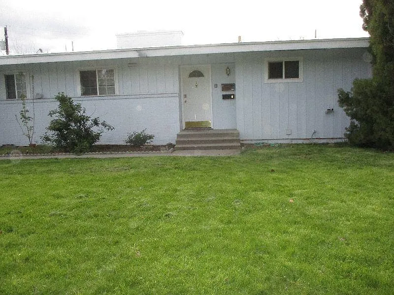 2 N Miller St