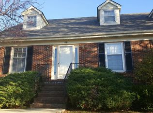 100 Chippendale Ct #B, Lexington, KY 40517