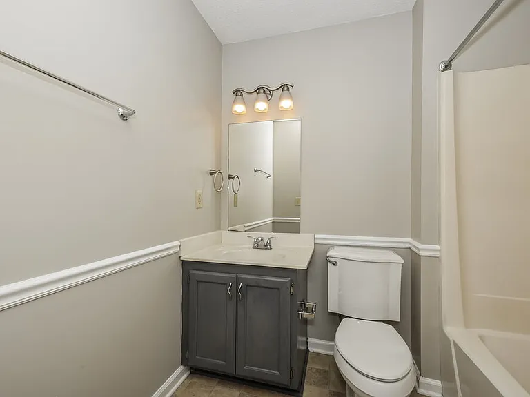 805 Forest Ridge Dr — Photo 16