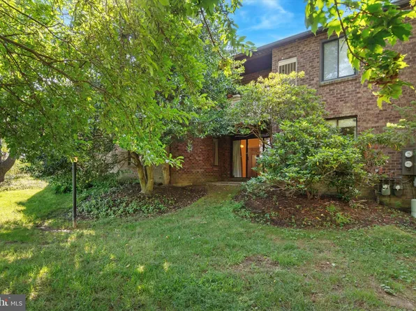 204 Mountainview Dr #204, Wayne, PA 19087