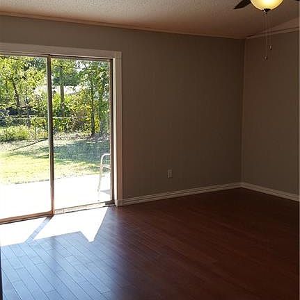 3rd image of 518 Lakeside Dr