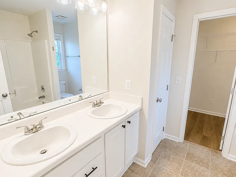 225 Harvester Dr — Photo 9