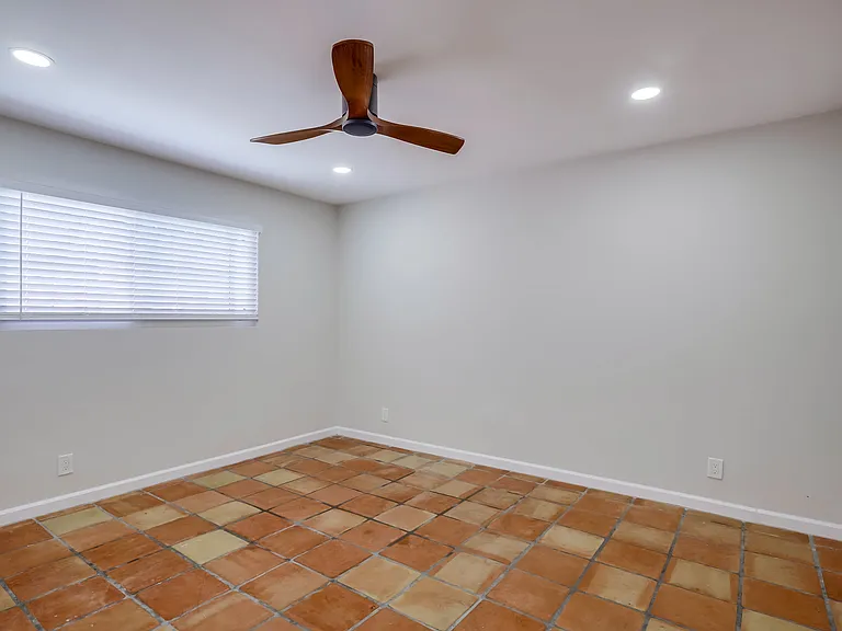 205 W Escalones #B — Photo 18