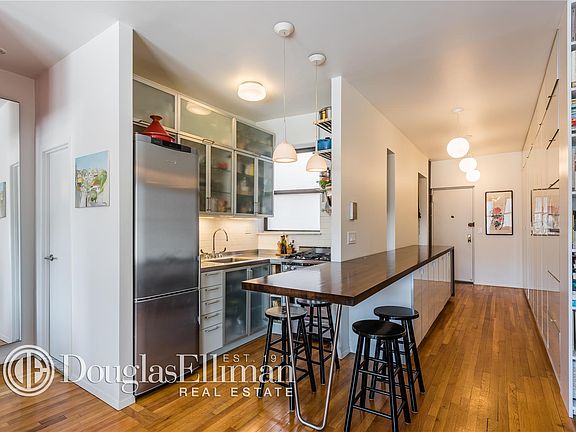 3rd image of 149 Avenue C APT 4F