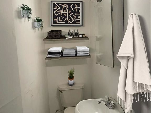 5th image of 21 Orchard St APT 3