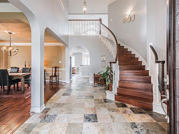 4th image of 22214 Baron Cove Ln