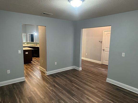 5th image of 2413 Spur Ln