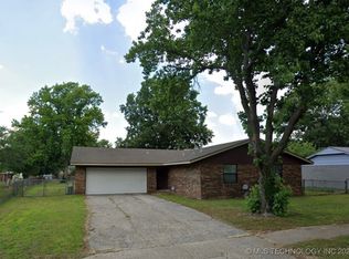 1816 Surrey Dr, Pryor, OK 74361