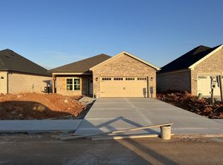 827 Poplar Log Dr, Bowling Green, KY 42101