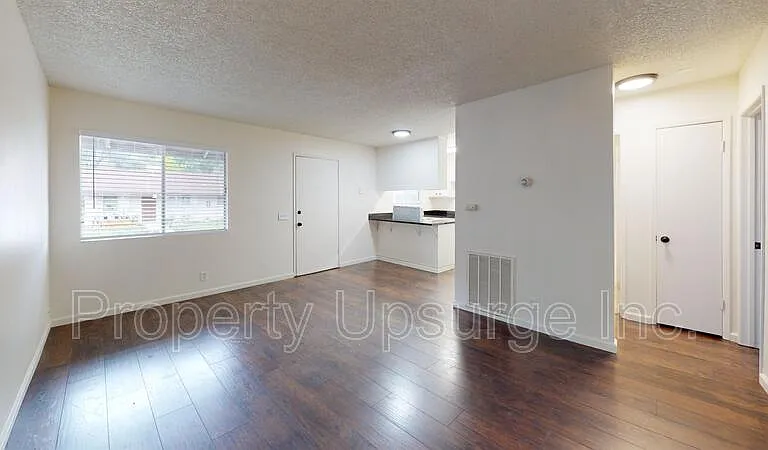 83 Mono Ave #3 — Photo 4