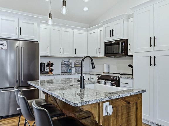 5th image of 6848 Rogue River Rd