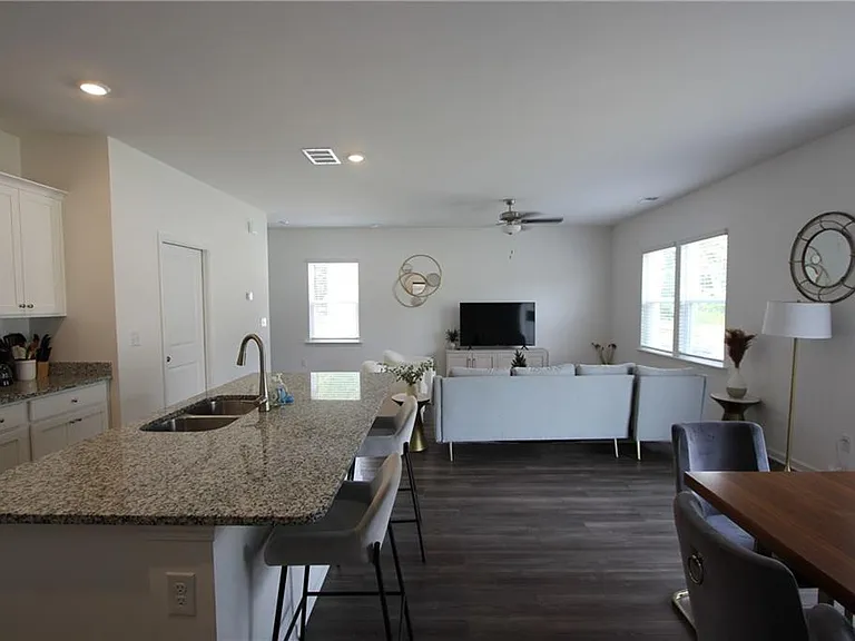 8317 Hunters Grove Rd — Photo 7
