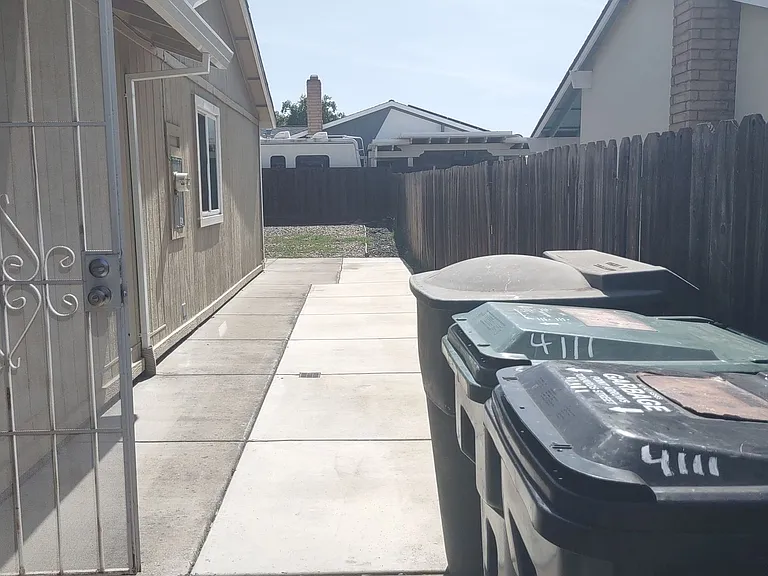 4111 Ozro Ct — Photo 25