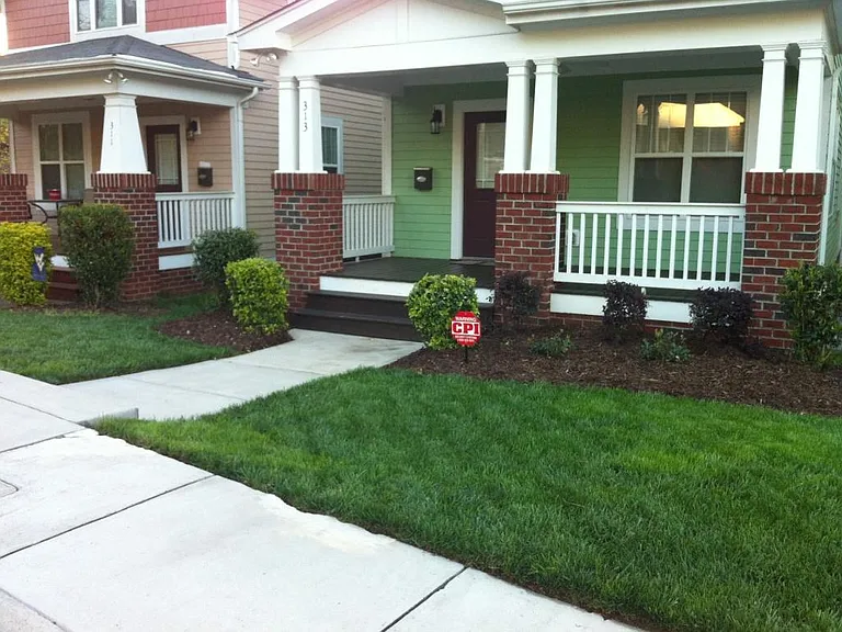 313 Woodvale Pl — Photo 3