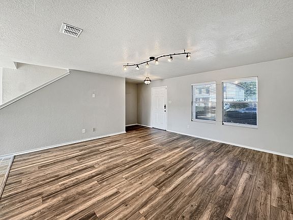 5th image of 403 Shadbush St
