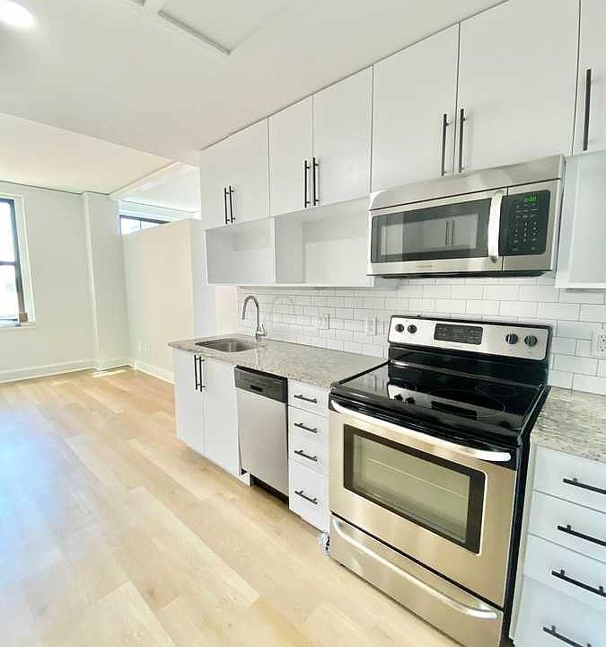 1st image of 917 McGee St #524