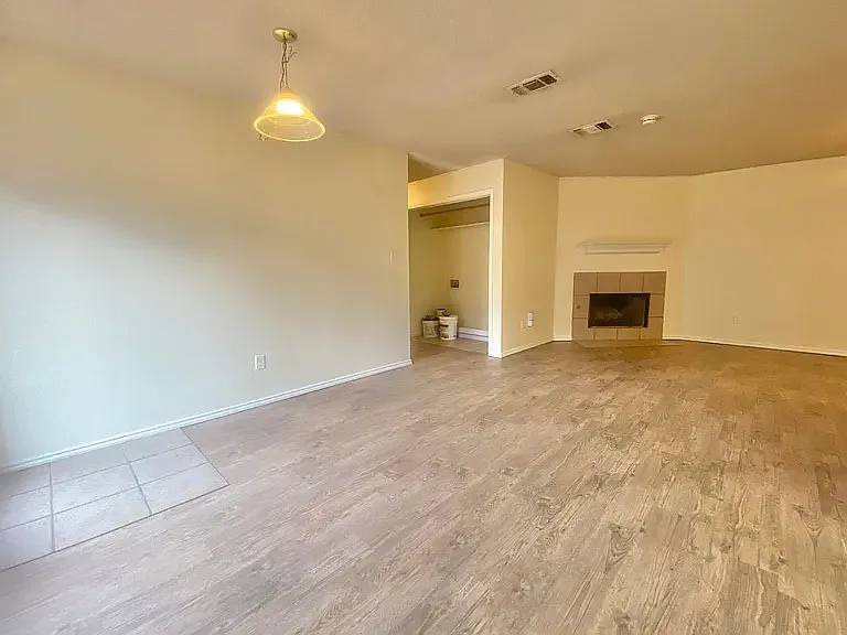 2 bed, 1180 sqft, $1,100 — Photo 2