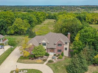 N38W28782 Middlefield Rd, Pewaukee, WI 53072