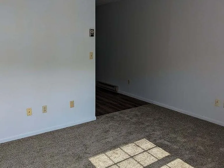 191 Rockingham Dr E — Photo 3