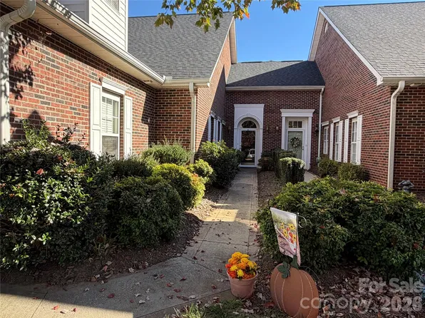 1365 Royalty Cir, Statesville, NC 28625