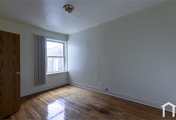 5th image of 4430 W Congress Pkwy APT 2