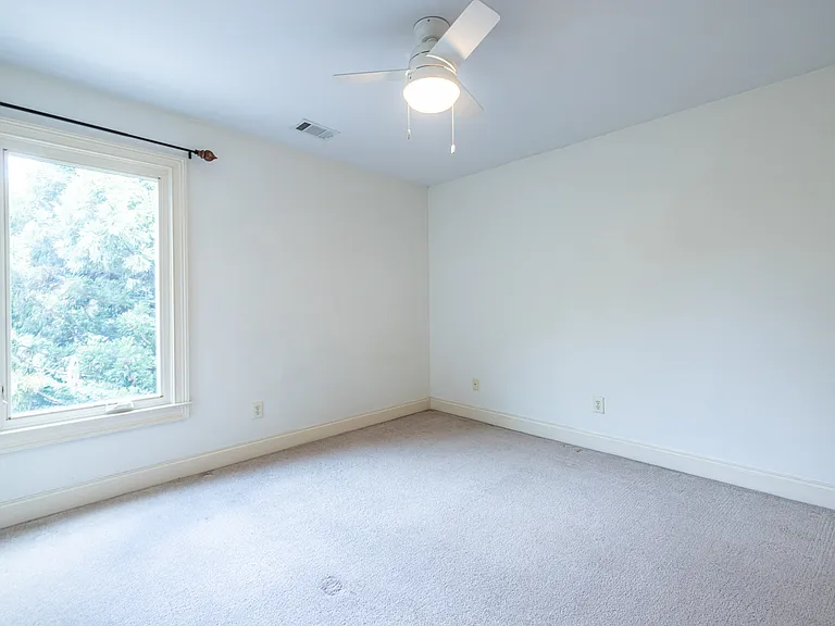 1040 Boulevard Dr NE — Photo 28