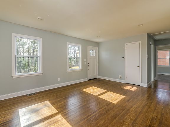 3rd image of 3001 Hilliard Dr