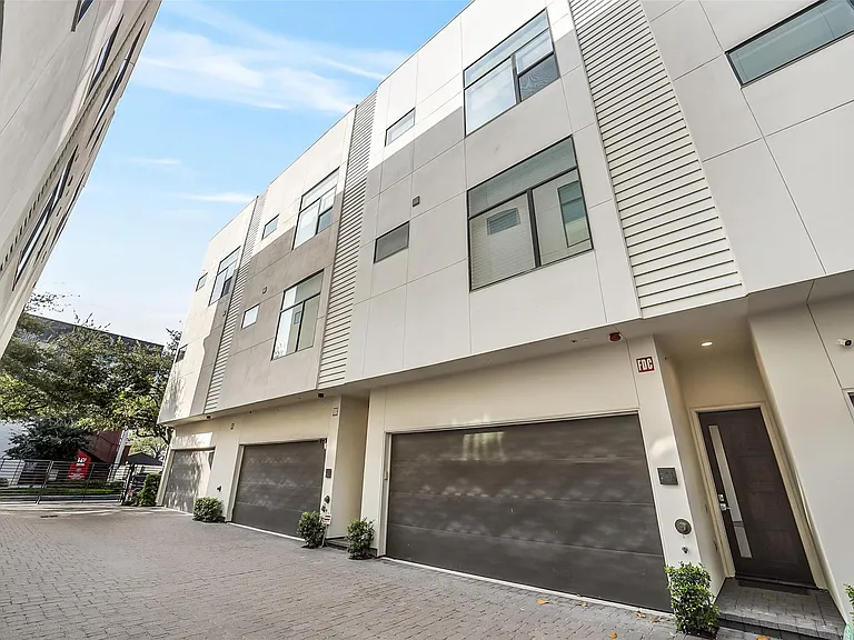 1004 California St #203 — Photo 35