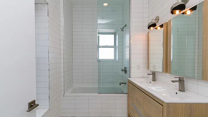 Rented by Nooklyn NYC LLC | media 32