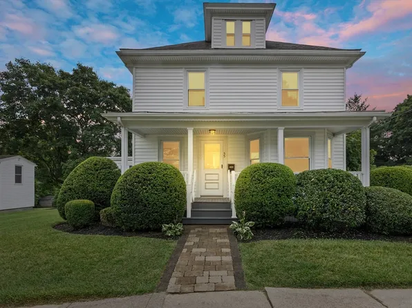 55 Belmont St, Whitman, MA 02382