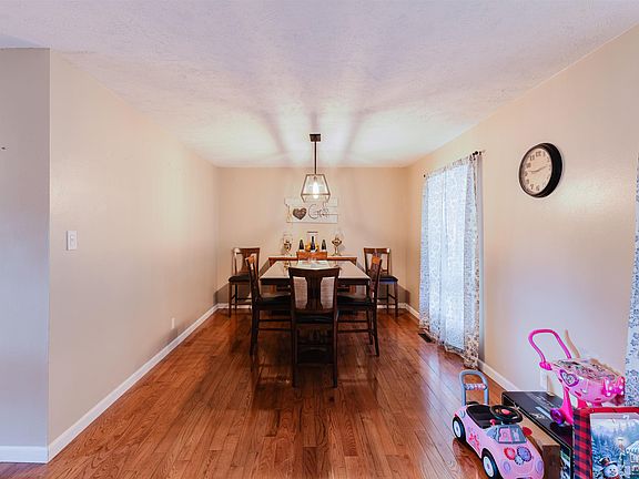 2nd image of 18 Buena Vista Dr