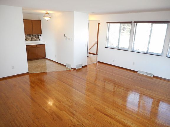 4th image of 1611 Reetz Rd