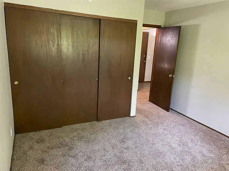 Executive East Apartments — Photo 7