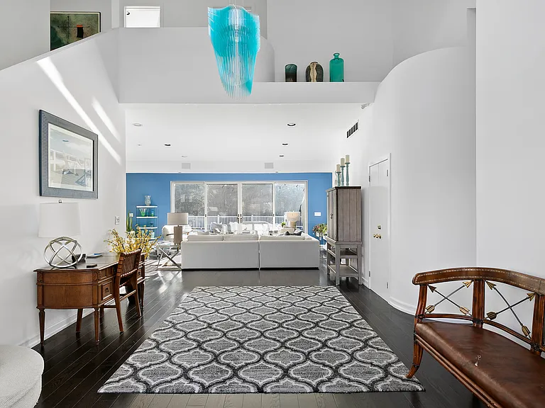 22 Maylen Dr — Photo 3