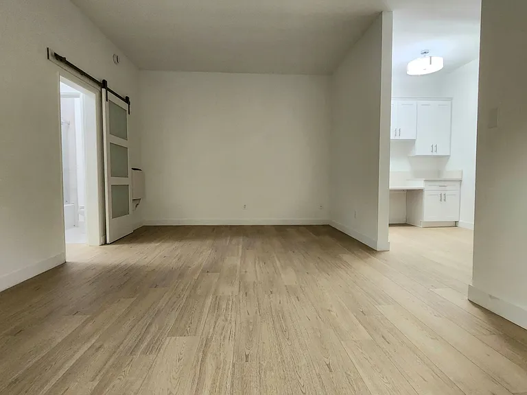 12340 Rochester Ave — Photo 18