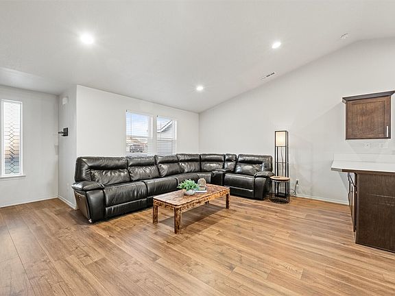 2nd image of 1029 W Sequoia Road