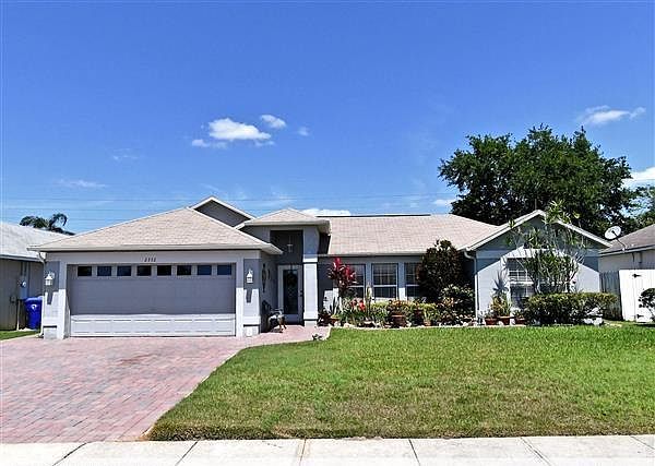 1st image of 2352 Queenswood Cir