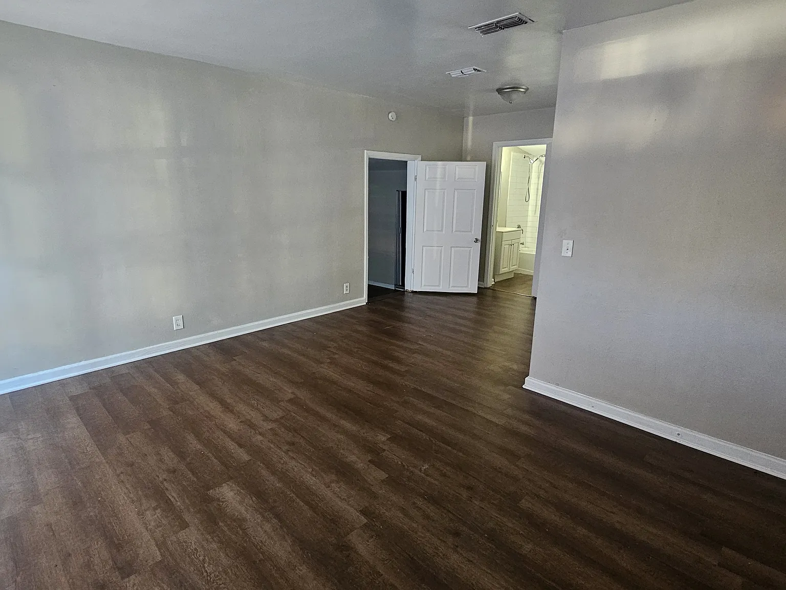 4 bed, 1100 sqft, $1,450 — Photo 3