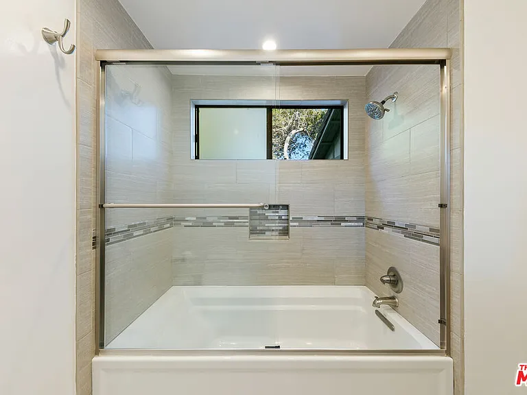 6515 Dume Dr #B — Photo 18