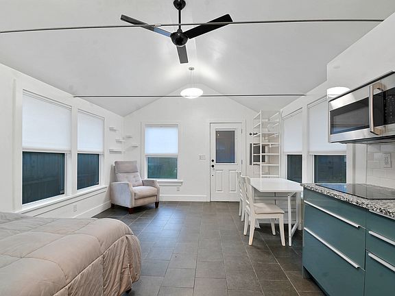 5th image of 7 Dupont Ln #1/2
