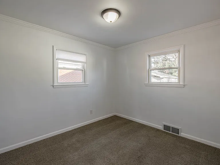 22705 Raymond St — Photo 10