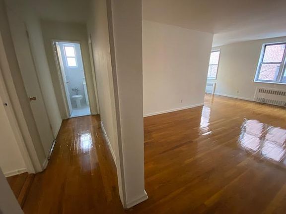 5th image of 34 Barker Ave