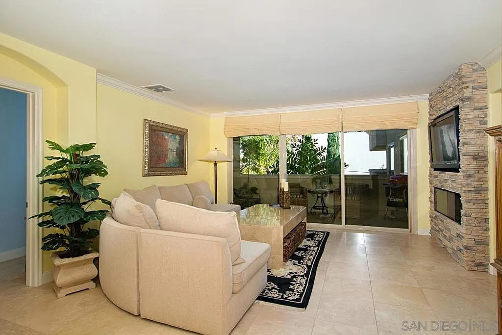 2 bed, 1250 sqft, $4,650 — Photo 1