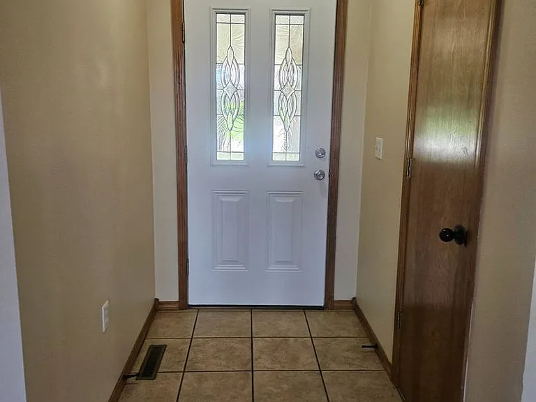 1918 Holly Springs Ave — Photo 2