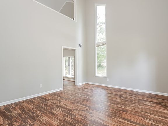 4th image of 6740 Creekmoor Ln