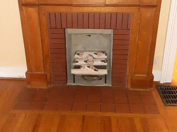 5th image of 208 E Church St