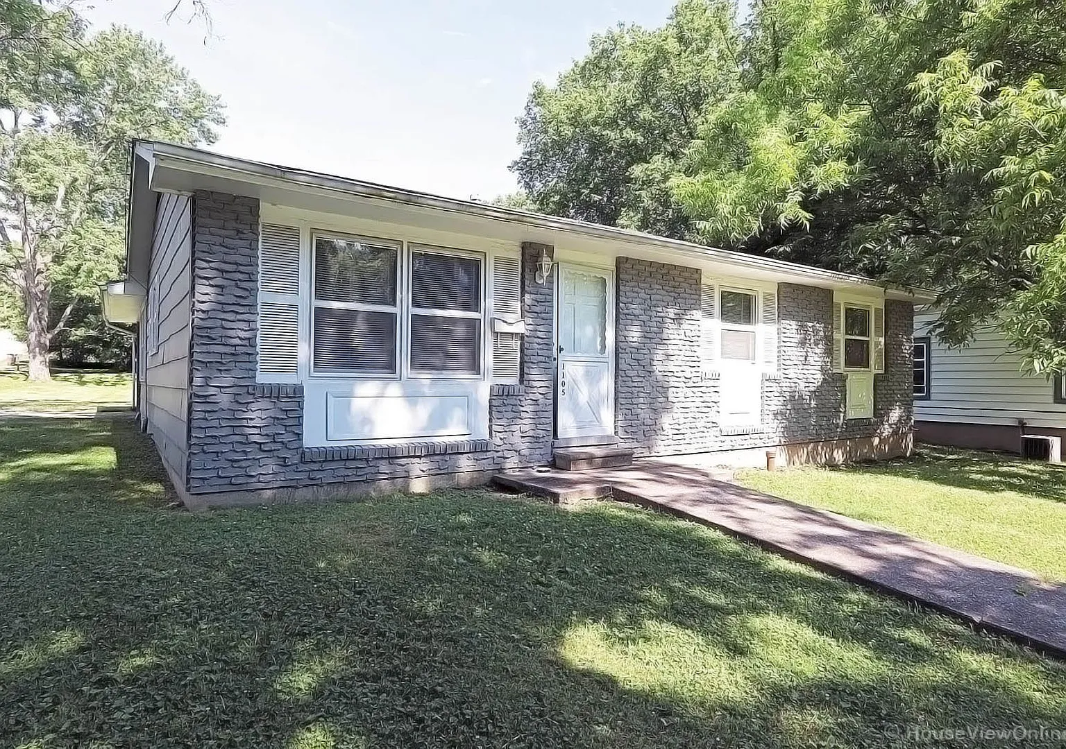 House Close To Campus — Photo 1