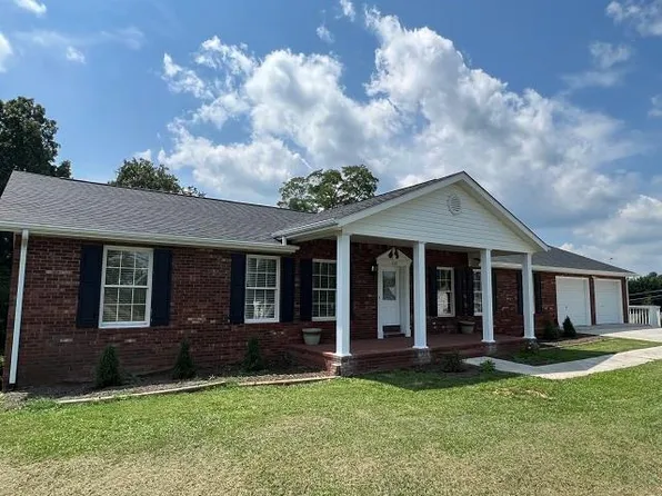 420 Country Club Ln, Galax, VA 24333