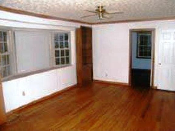 2nd image of 4608 Meadow Ct