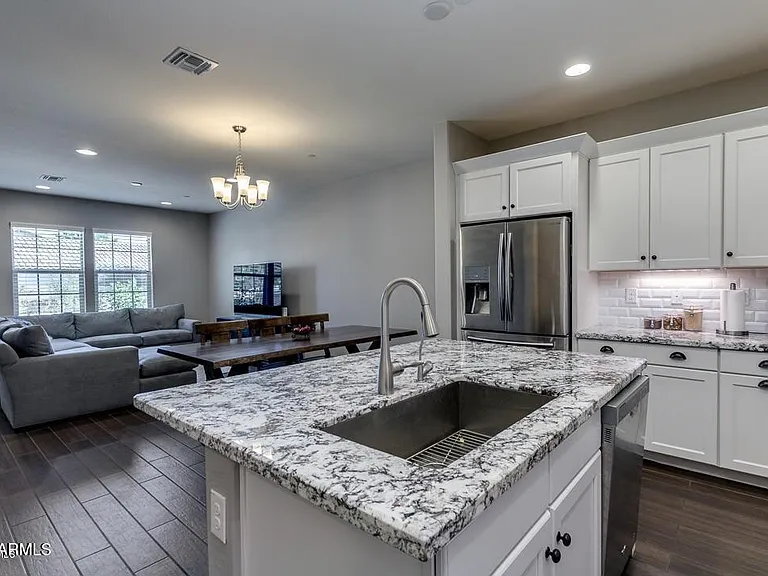 2477 W Market Pl #32 — Photo 17